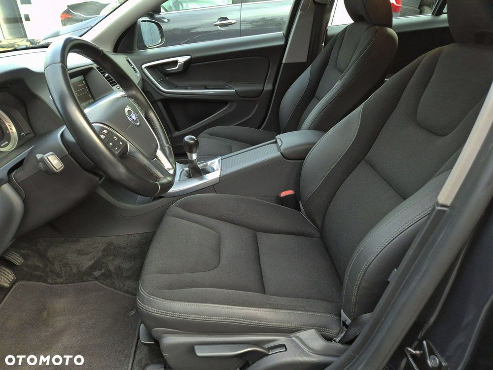 Volvo V60 D3 Momentum - 16