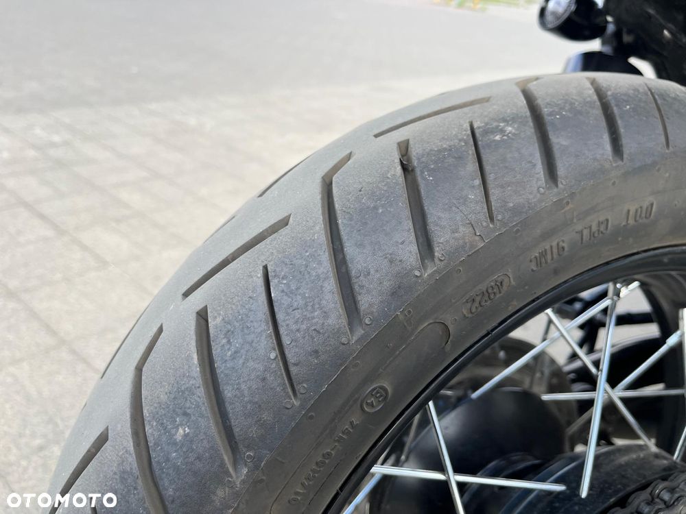 Triumph Bonneville - 16