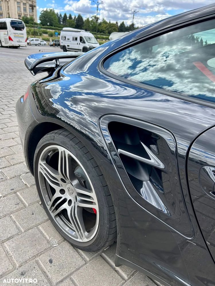 Porsche 911 Turbo - 12