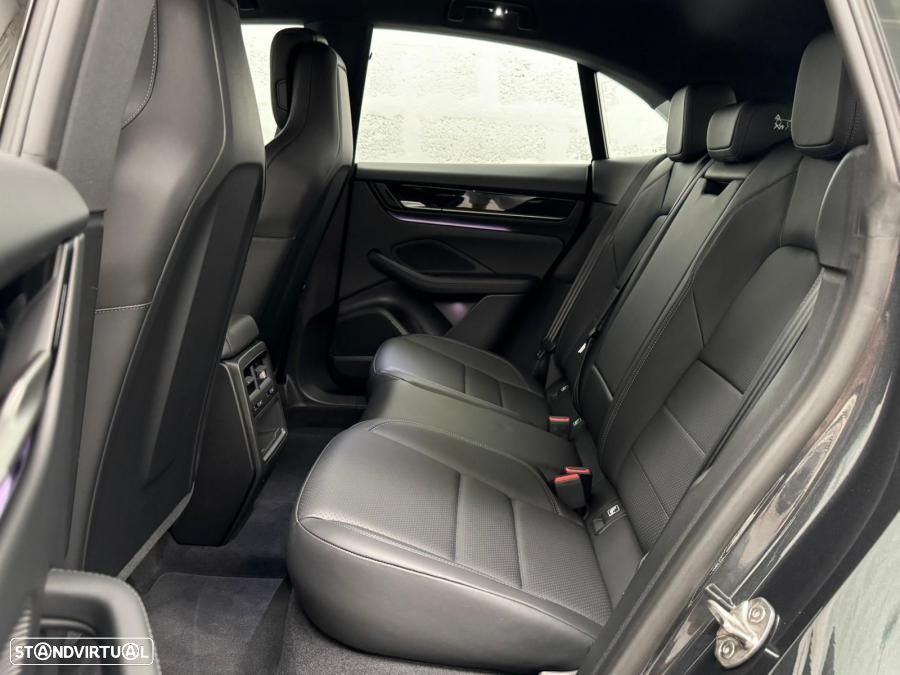 Porsche Macan Electric 4 - 7