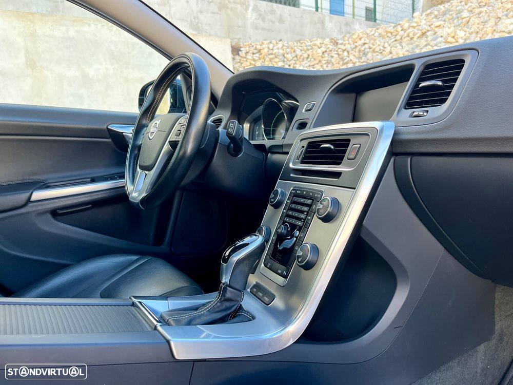 Volvo V60 D6 Plug-In-Hybrid AWD Geartronic Summum - 31