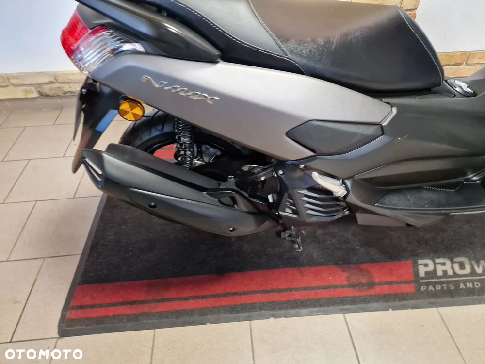 Yamaha NMAX - 17