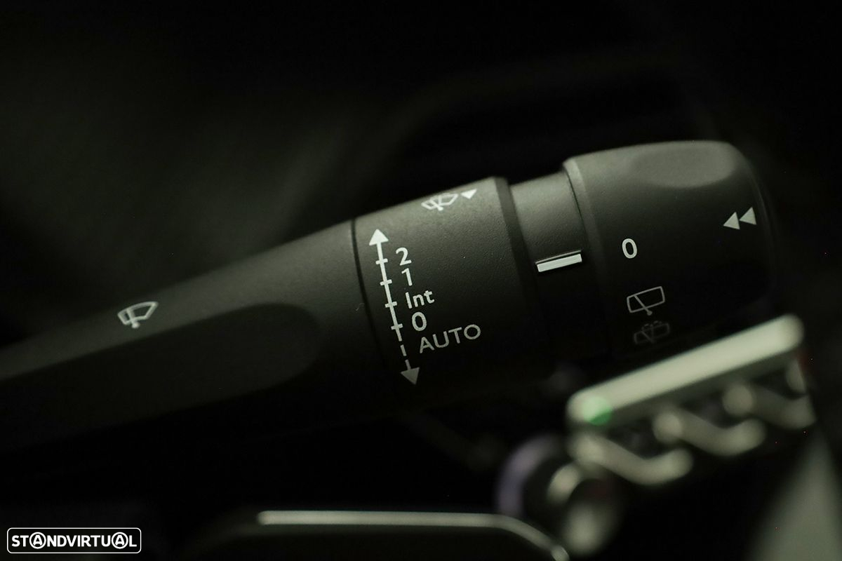 Peugeot 2008 1.2 PureTech Allure - 17