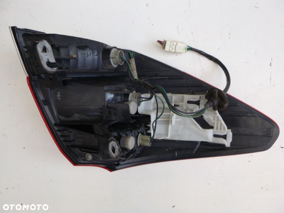 Subaru Legacy V lampa prawy tył kombi - 2