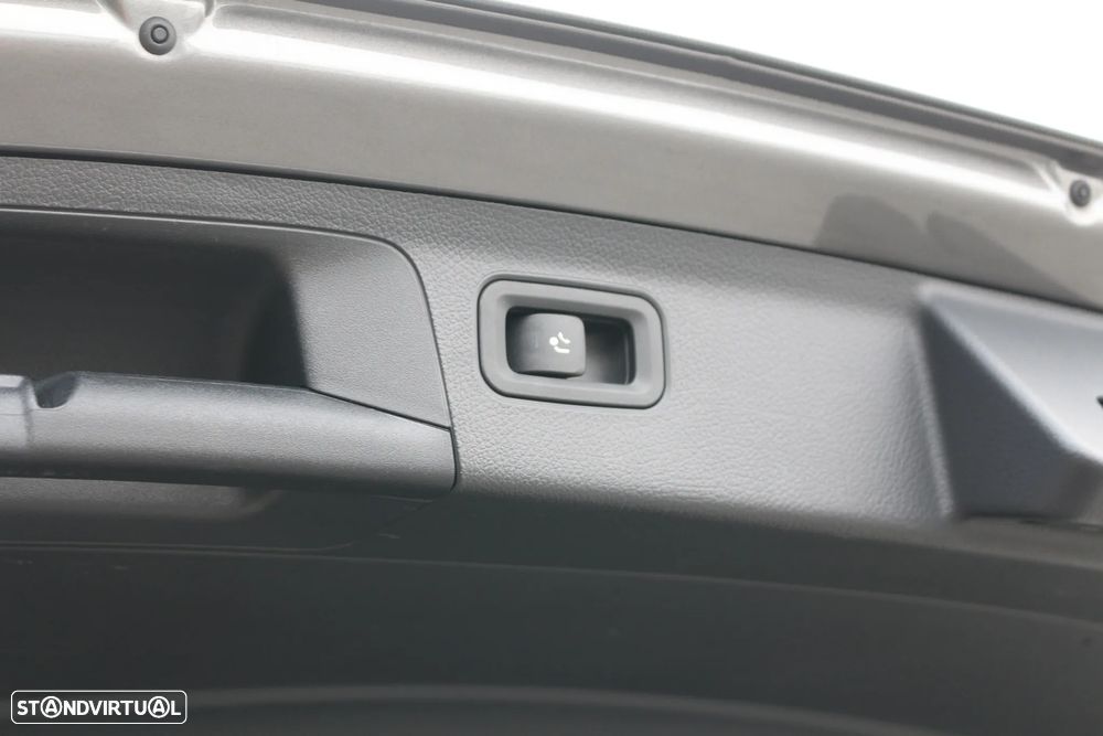 Mercedes-Benz A 250 e 8G-DCT AMG Line - 11