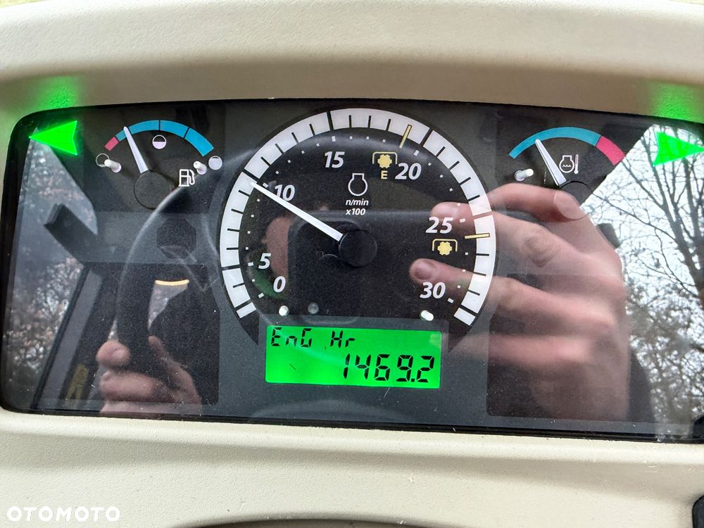 John Deere 3045R - 18