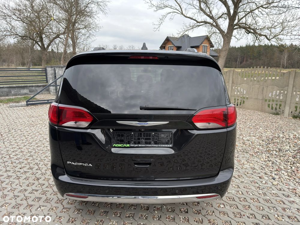 Chrysler Pacifica - 4