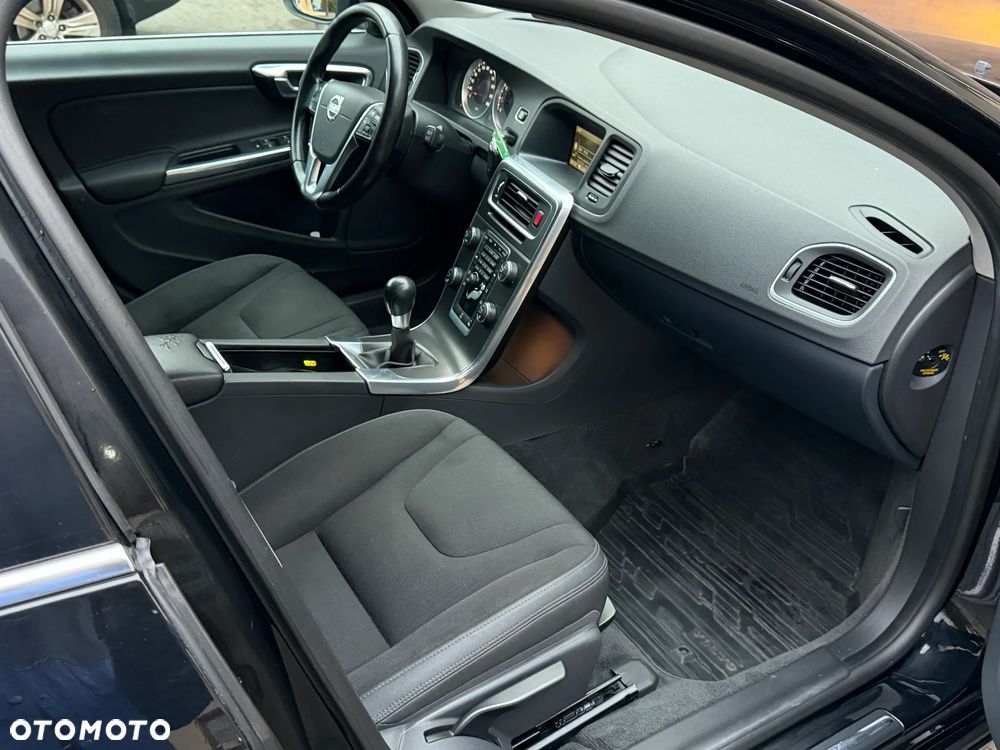 Volvo V60 T3 Momentum - 12