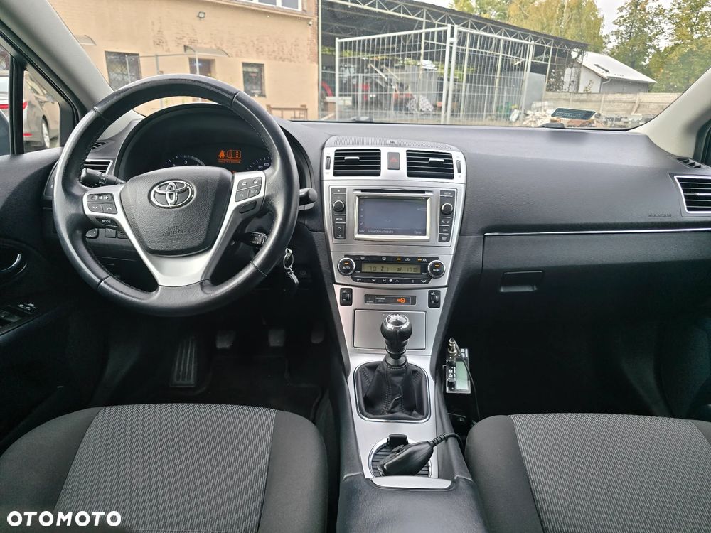 Toyota Avensis 2.0 D-4D Sol+NAVI - 20