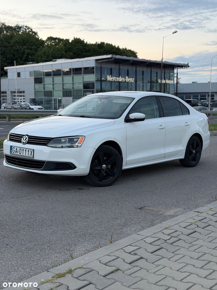 Volkswagen Jetta 2.0 TDI DSG Highline - 1