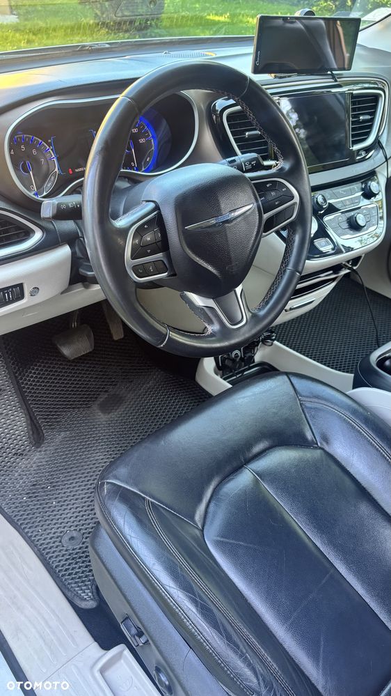 Chrysler Pacifica - 28