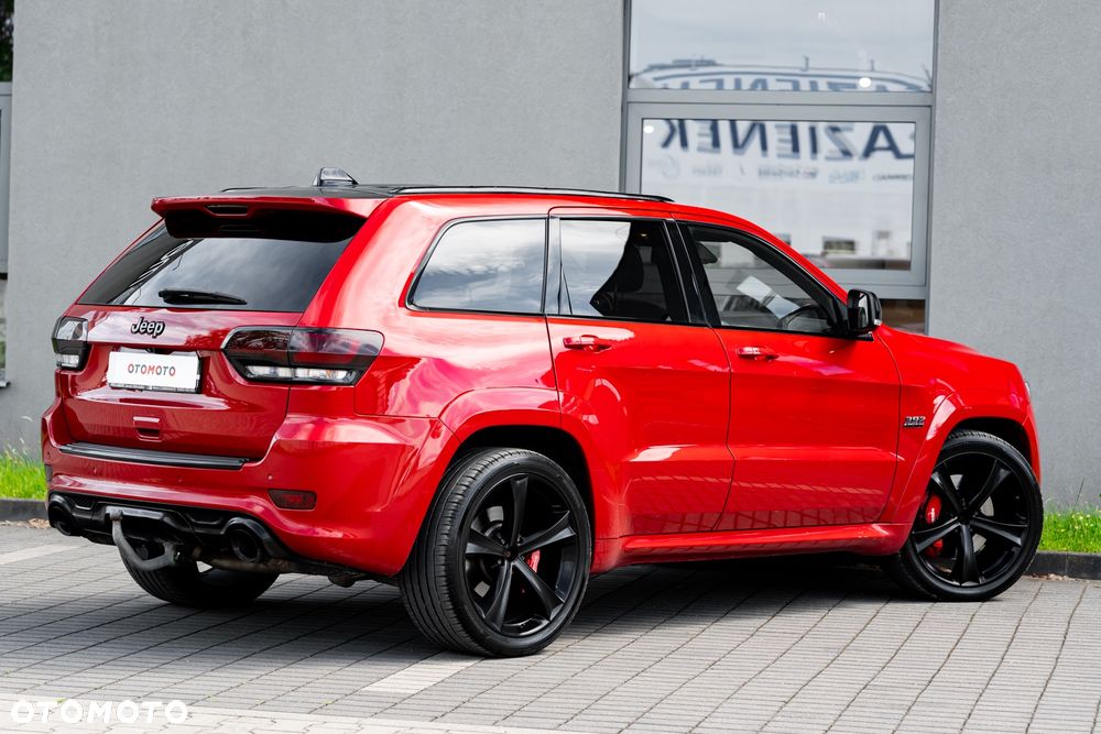 Jeep Grand Cherokee SRT8 - 11