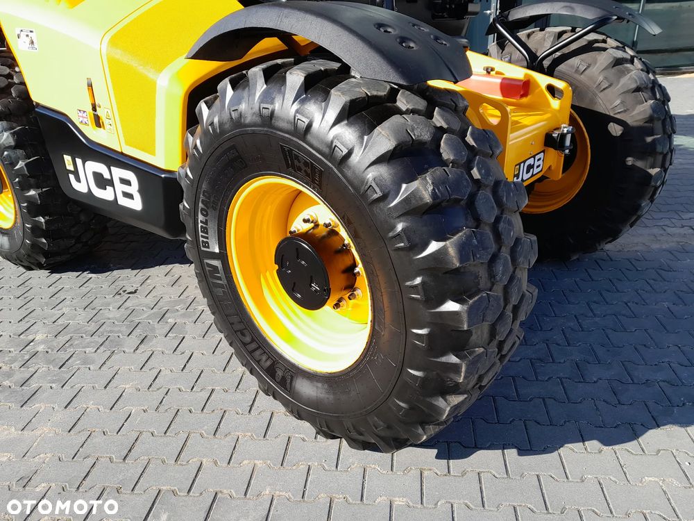 JCB 560-80 2023R agri - 19