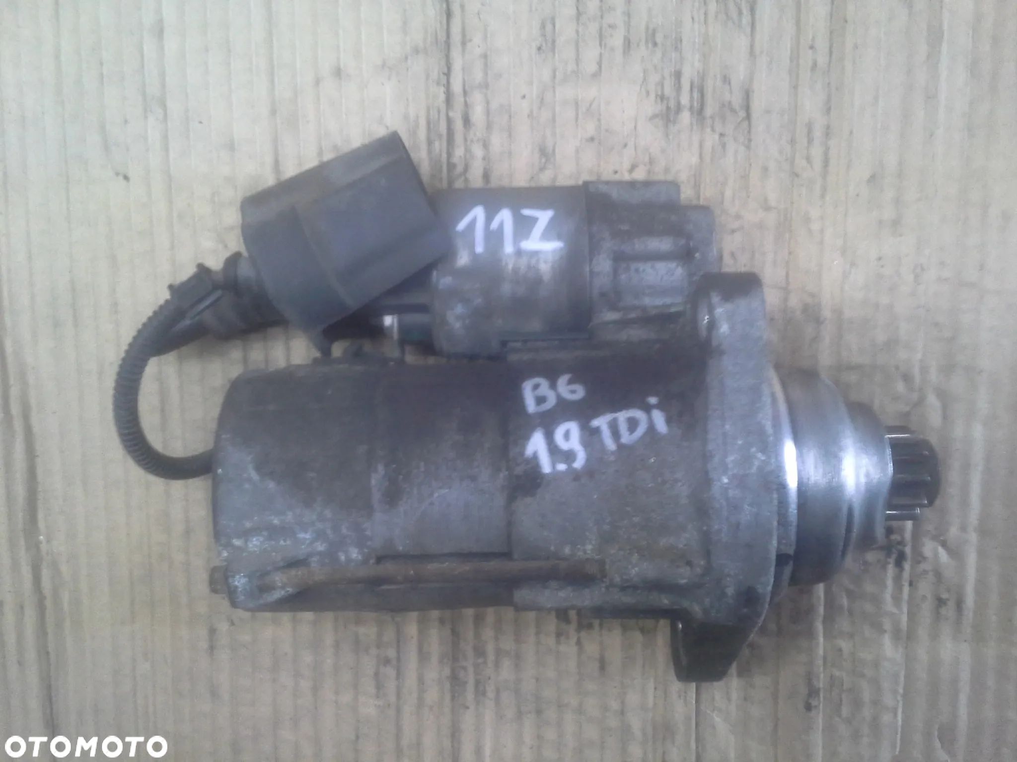 Volkswagen Passat B6 1.9 TDi rozrusznik Valeo 02Z911023H - 1