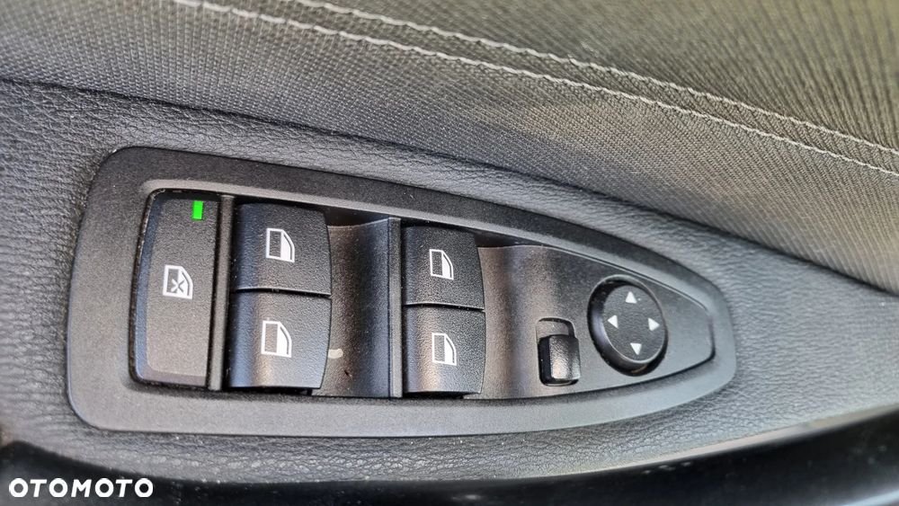 BMW X1 sDrive20i Sport Line - 29