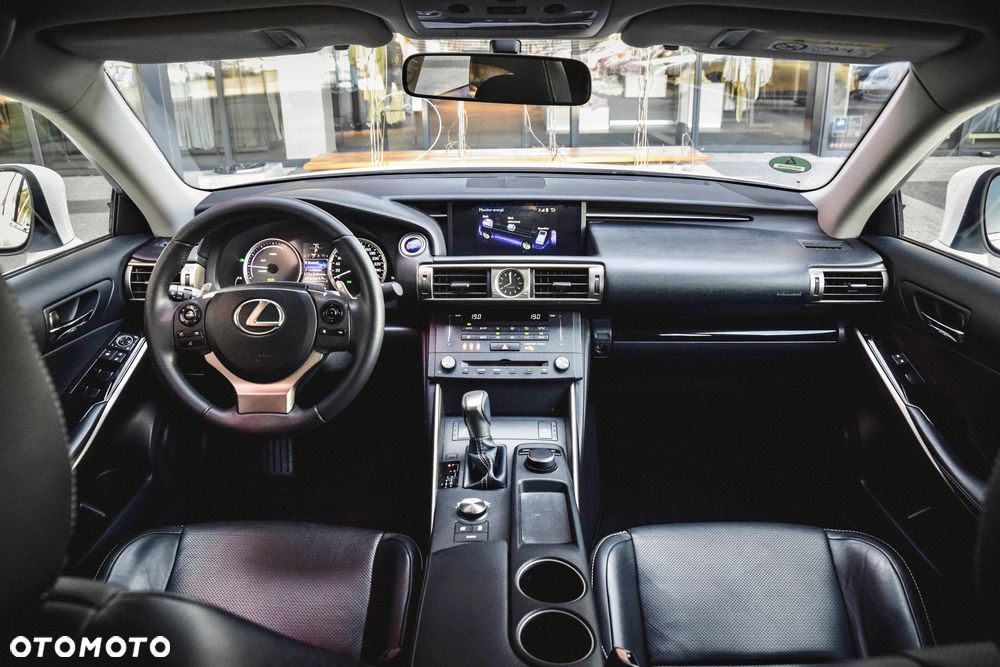Lexus IS 300h F Impression EU6 - 8