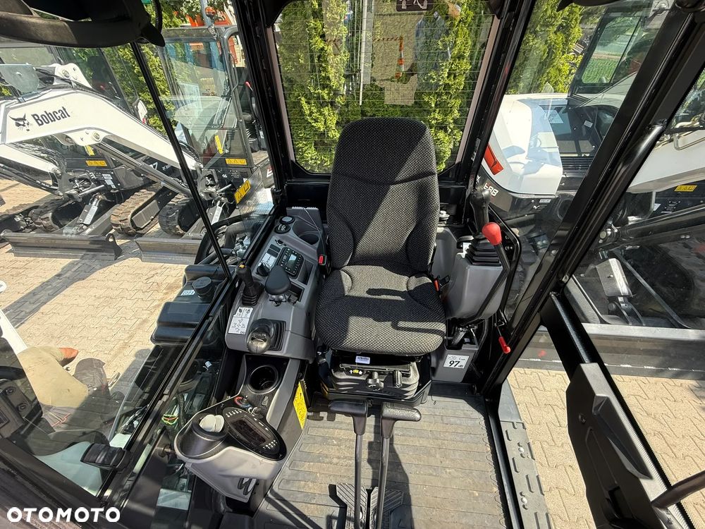 Bobcat E60 - 12