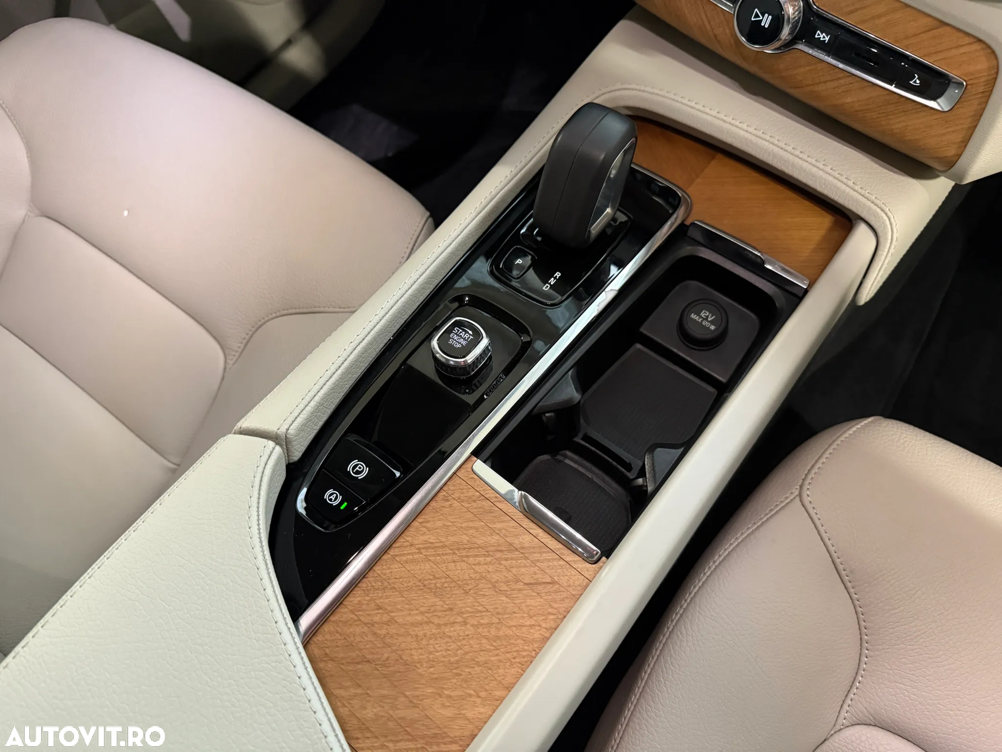 Volvo XC 90 T8 AWD Recharge Geartronic Inscription Expression - 31