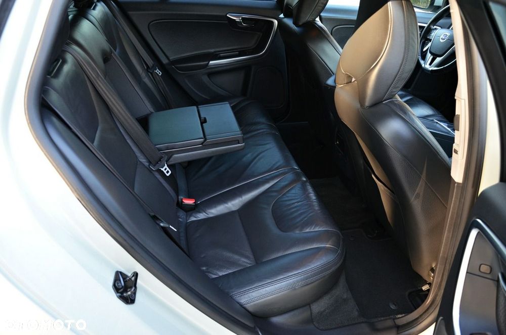 Volvo V60 D3 Summum - 35