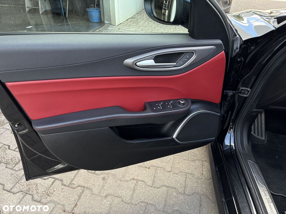 Alfa Romeo Giulia 2.0 Turbo - 10
