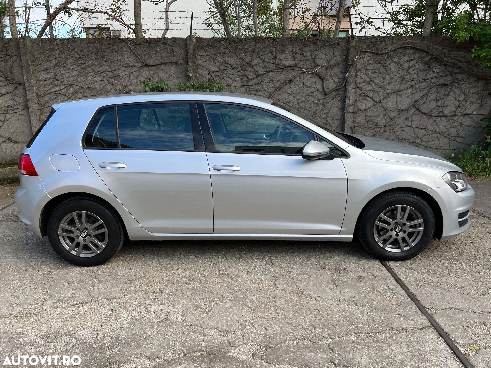 Volkswagen Golf 1.6 TDI BMT Comfortline - 17