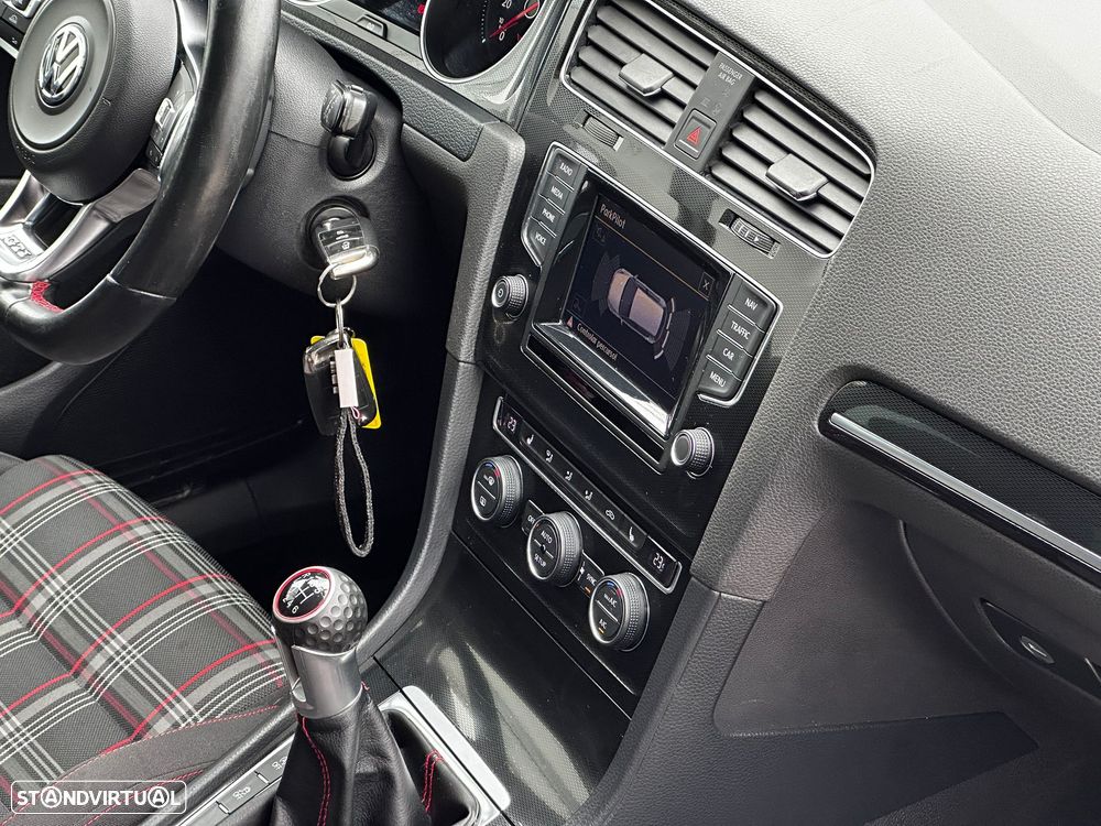 VW Golf GTI BlueMotion - 29