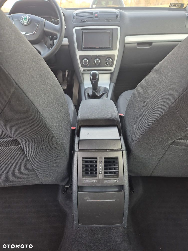 Skoda Octavia 1.8 TSI Ambiente - 5