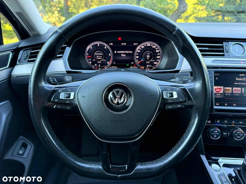 Volkswagen Passat - 15
