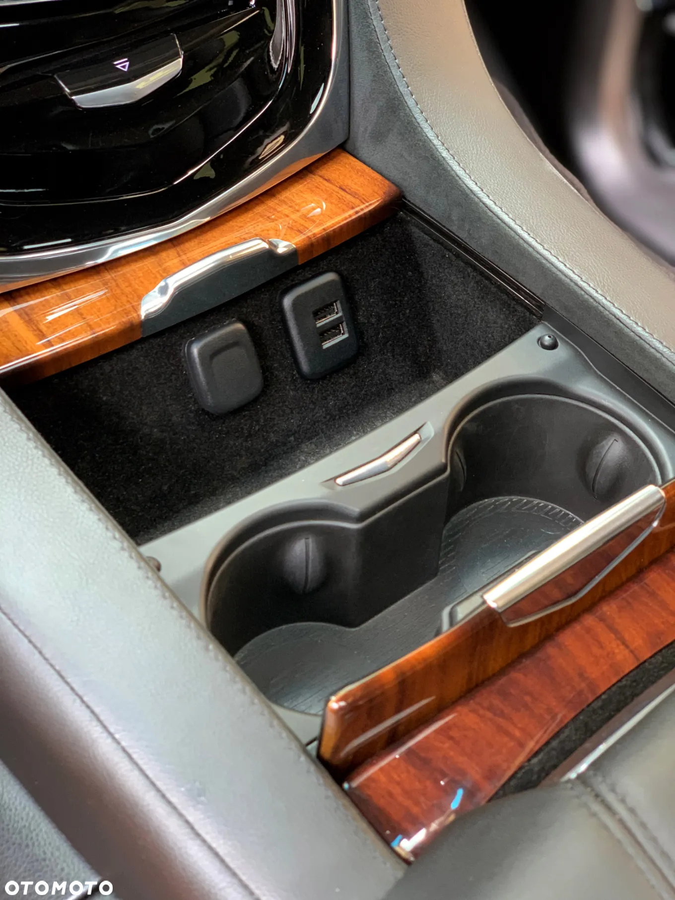 Cadillac Escalade ESV 6.2 V8 AWD AT Premium - 21