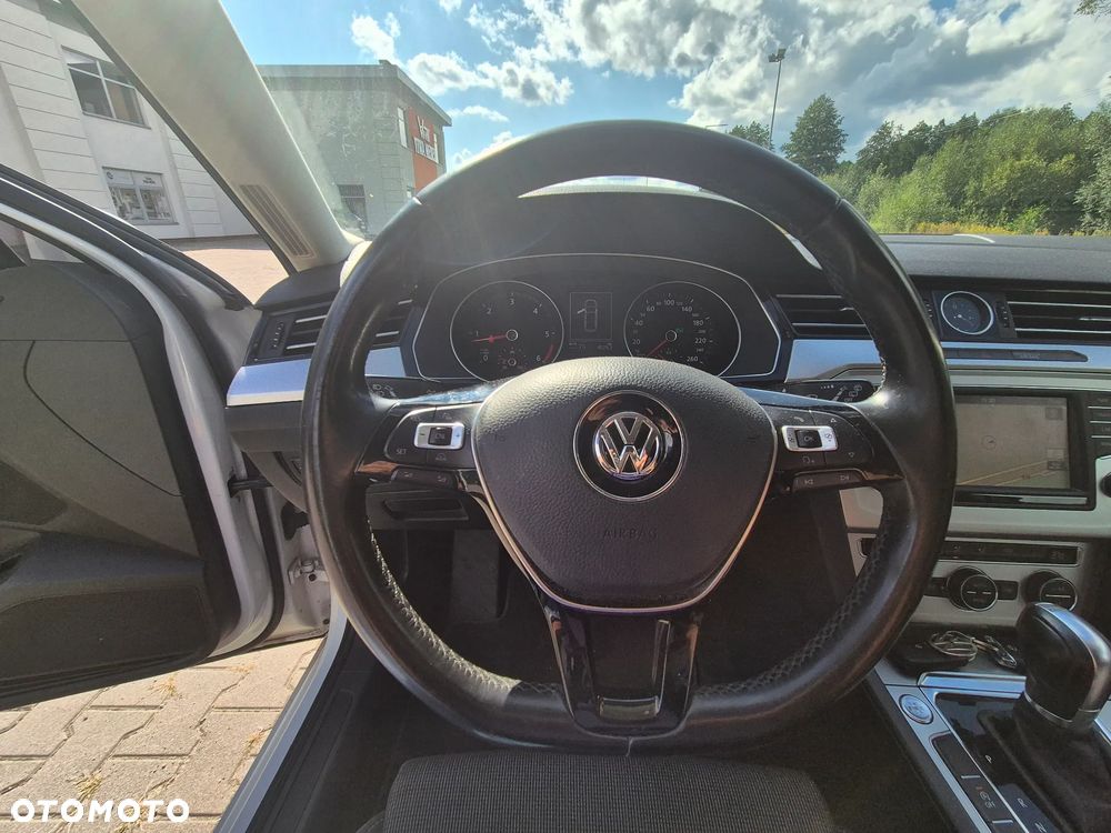 Volkswagen Passat - 12