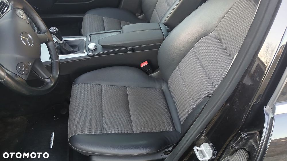 Mercedes-Benz Klasa C 220 CDI DPF BlueEFFICIENCY Avantgarde Edition - 8