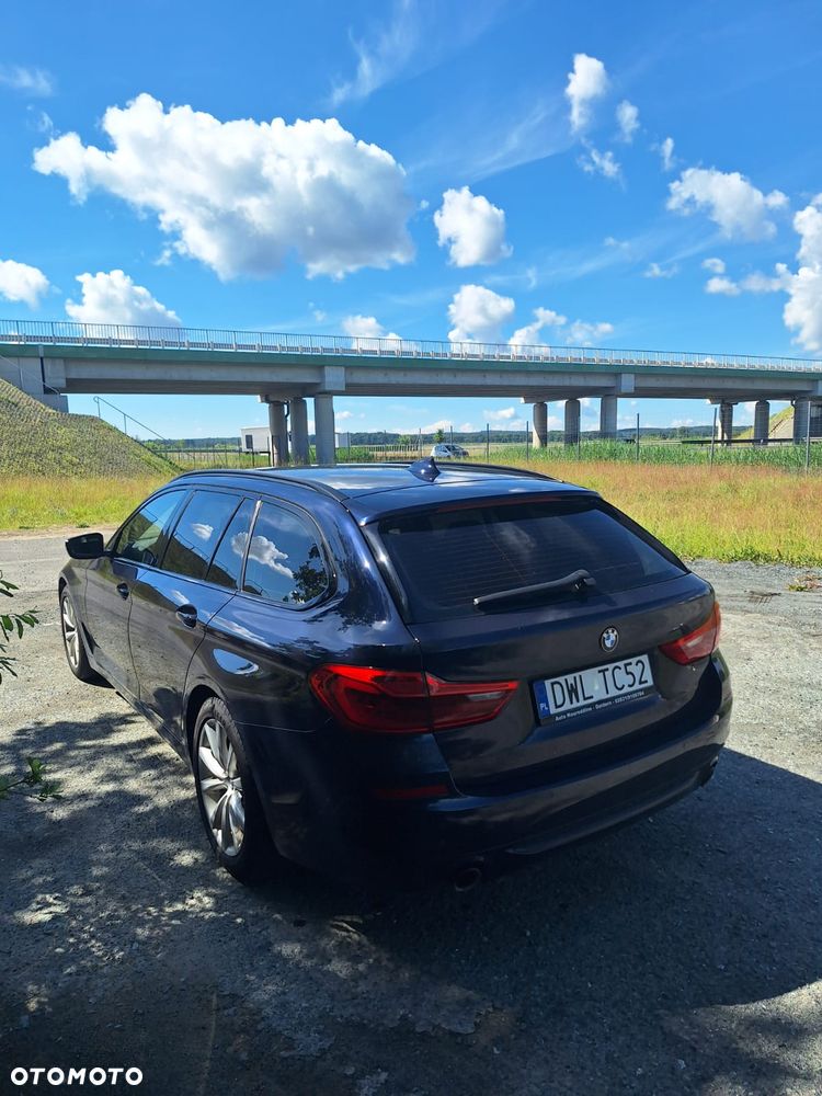 BMW Seria 5 525d Sport Line - 4