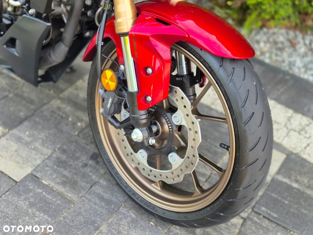Honda CB - 12