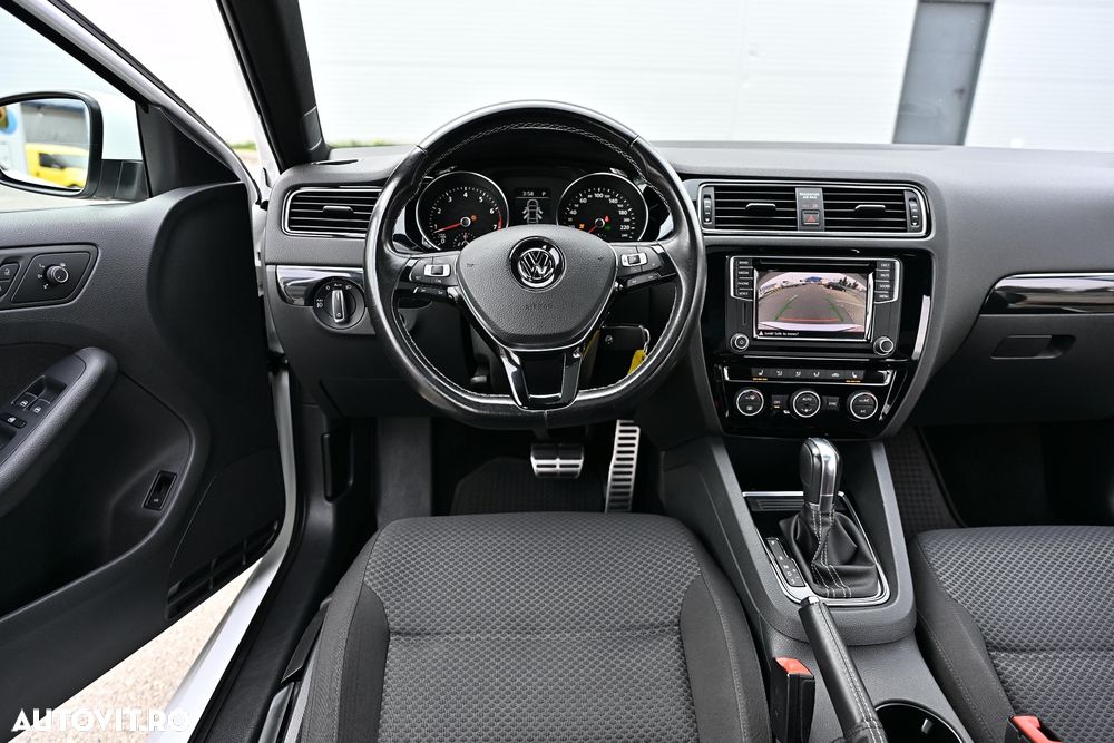 Volkswagen Jetta - 17