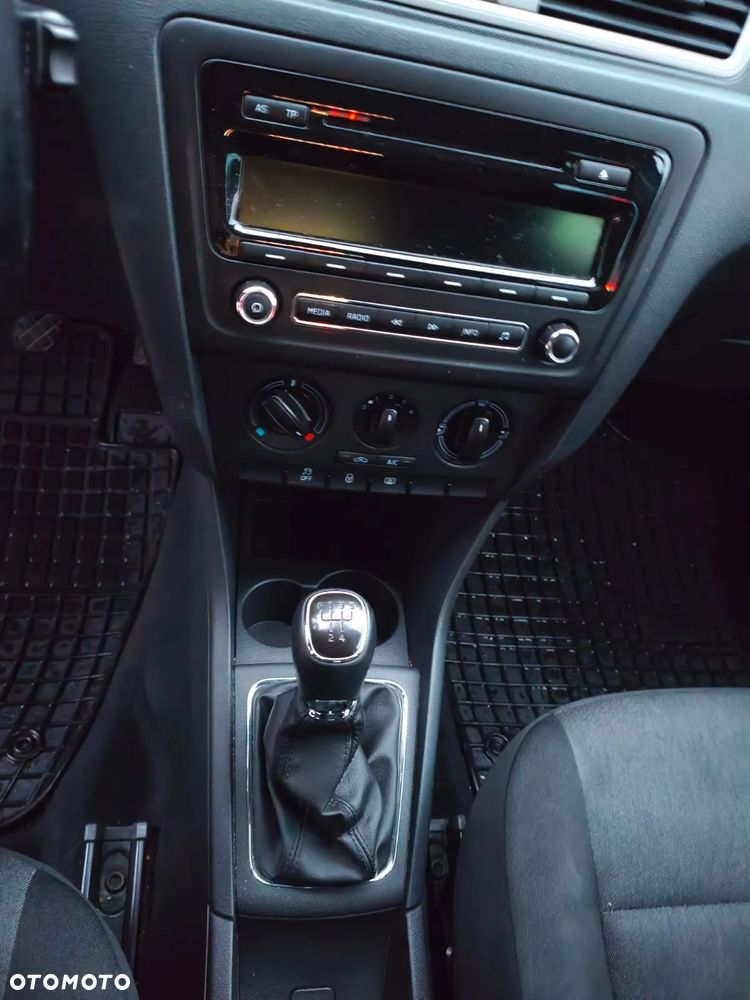 Skoda RAPID 1.2 TSI Active Green tec - 12