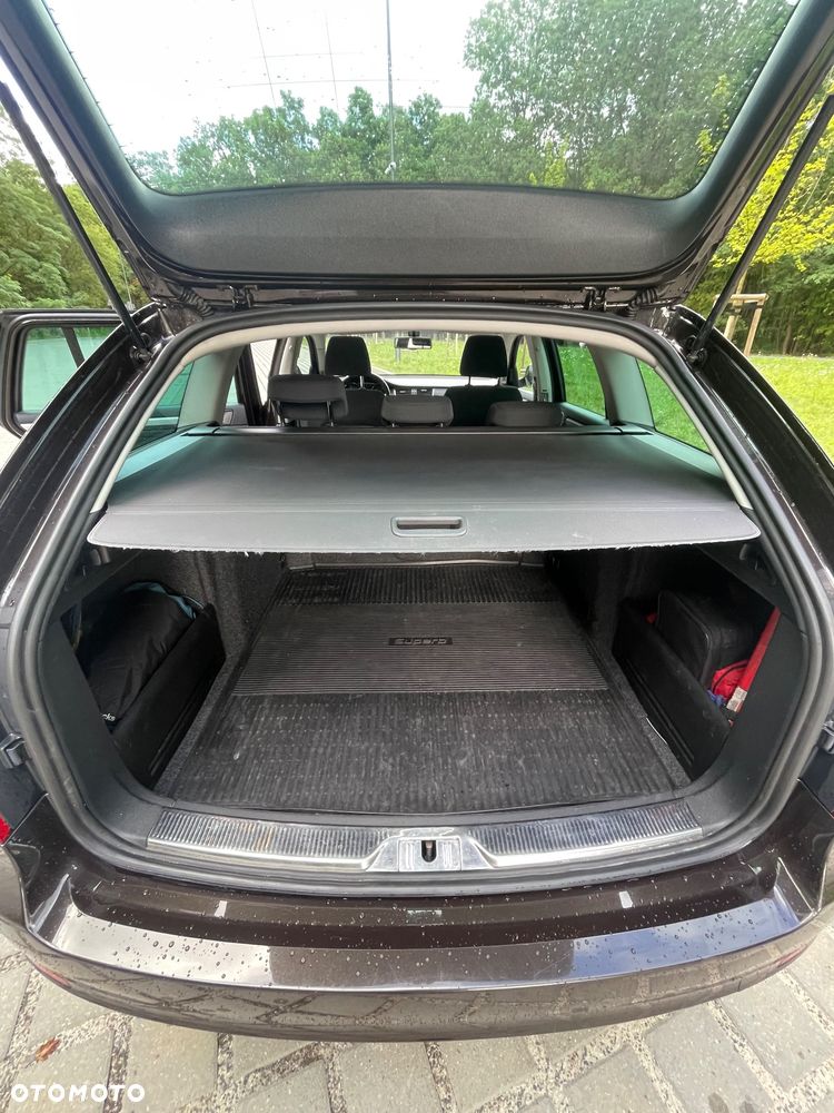 Skoda Superb 2.0 TDI Ambition - 23