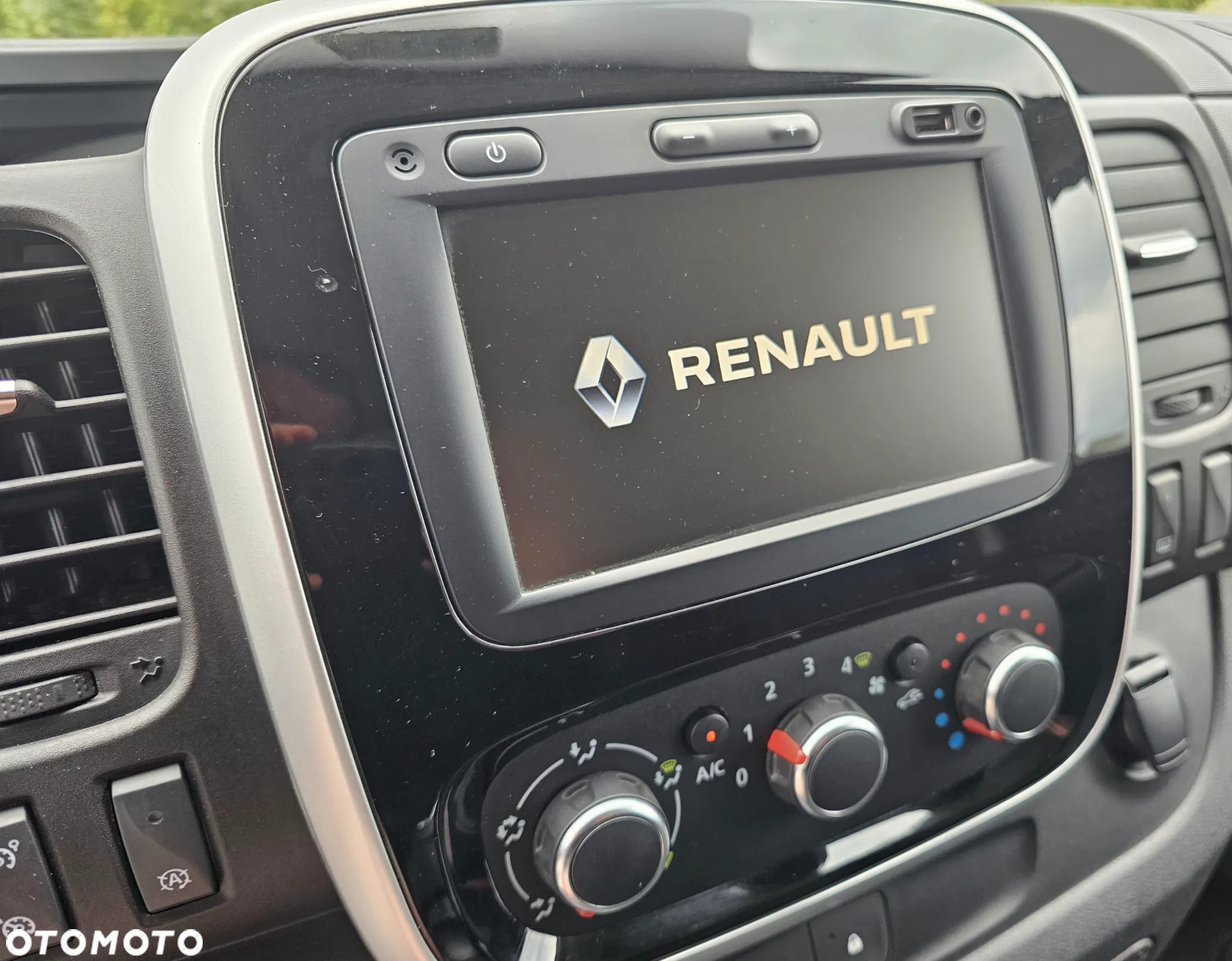 Renault TRAFIC - 12