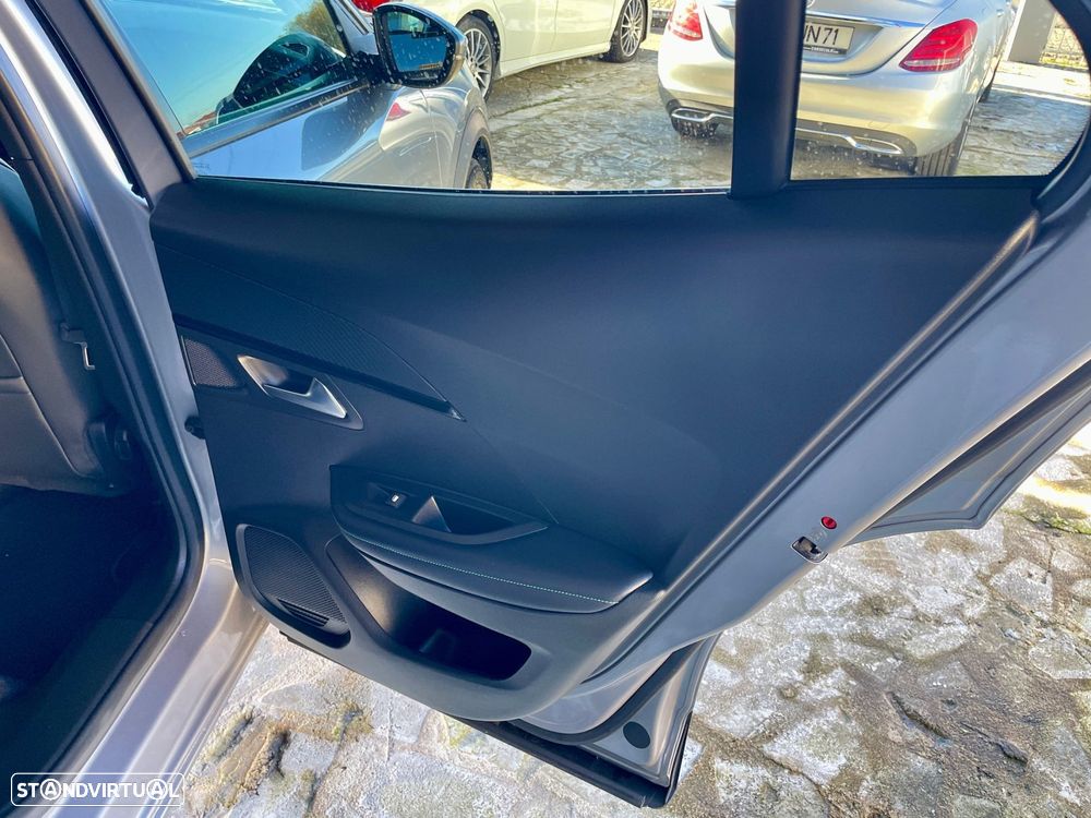 Peugeot 2008 1.2 PureTech Allure - 20