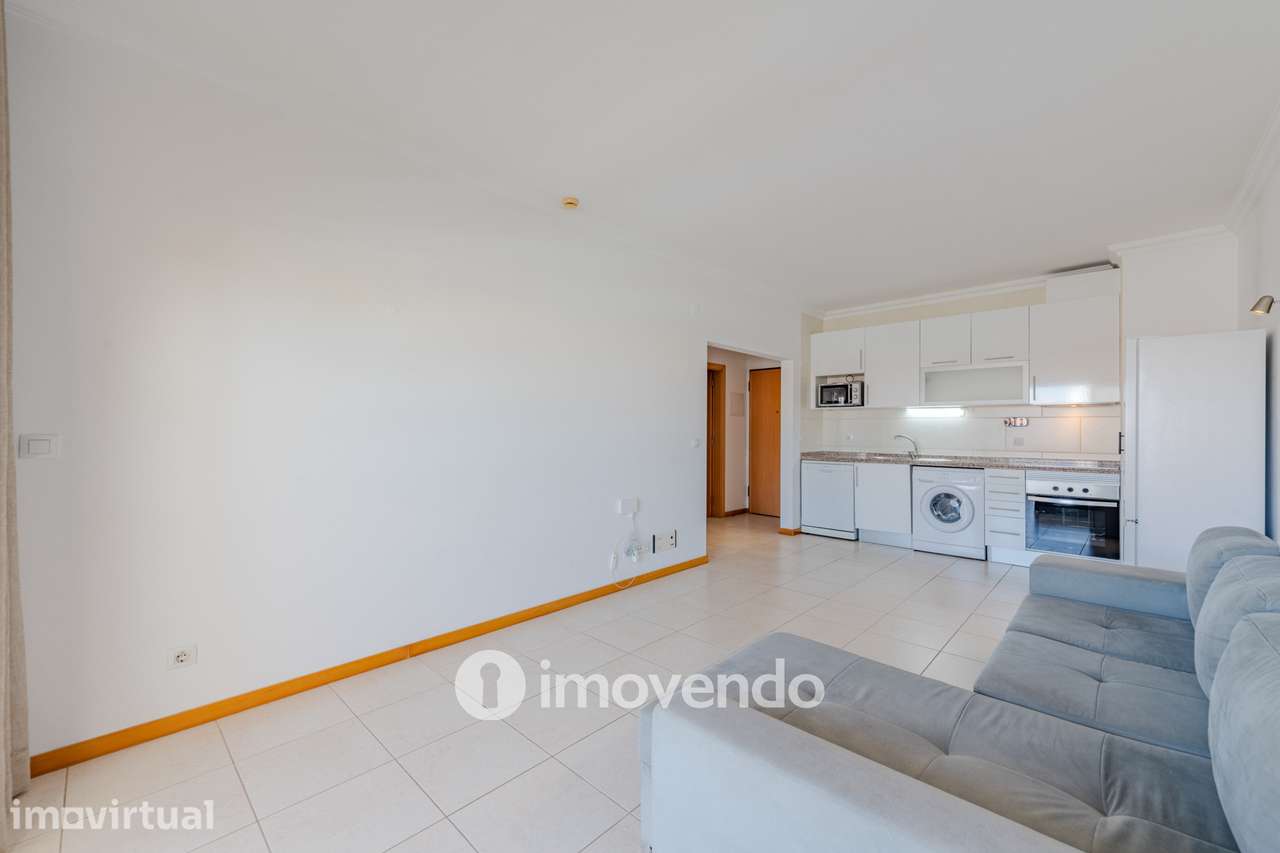 Apartamento T1 com terraço, num condomínio com piscina, em Portimão - Grande imagem: 4/41