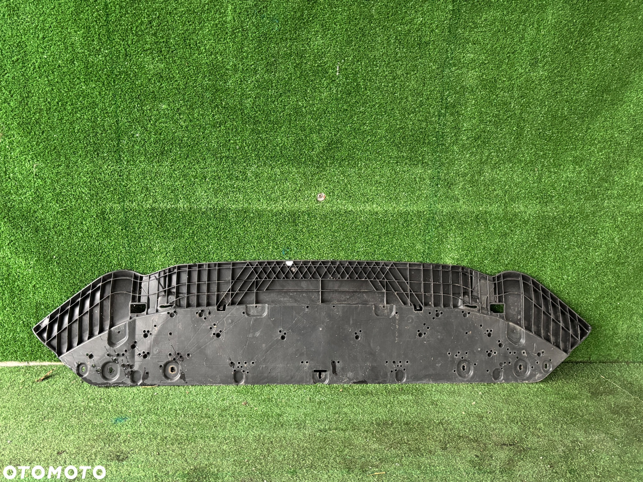 Audi A4 B9 8W0 S-Line 15-19 AUDI A4 B9 S-LINE 2015- 19 płyta pod zderzak  8W0807611A - 2