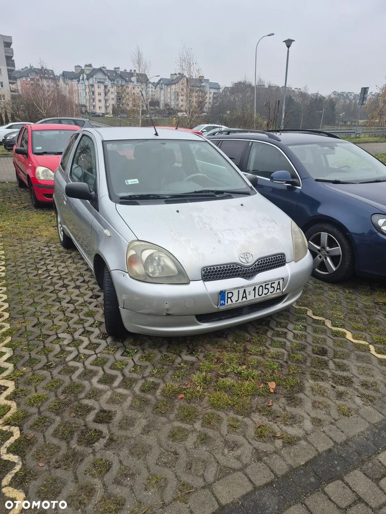 Toyota Yaris 1.0 Base - 1