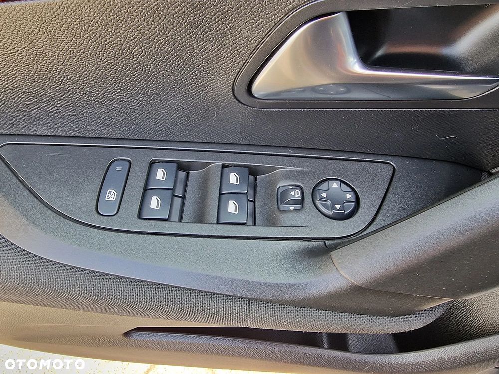 Peugeot 2008 BlueHDi 100 Active - 12