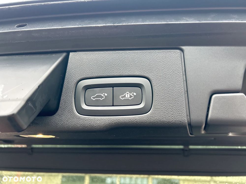 Volvo XC 60 T8 AWD Recharge Ultimate Bright - 28