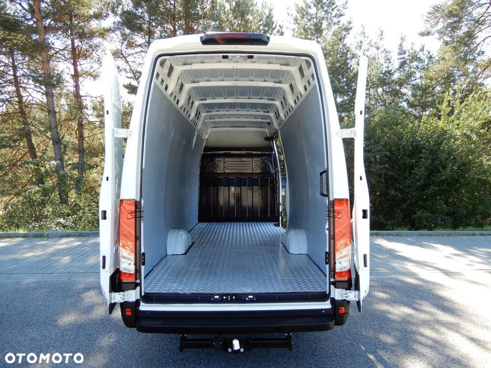 Iveco Daily 35S18 3.0 HPI 180 KM POWER Furgon Blaszak XXL 4.70 CM MAXI LONG Wysokość H3 2150 mm WZMACNIANE ZAWIESZENIE 1024 Kg Ładowność HAK 3500 Kg 50 Tys Km ASO Serwis Stan NOWY UNIKAT OKAZJA - 18
