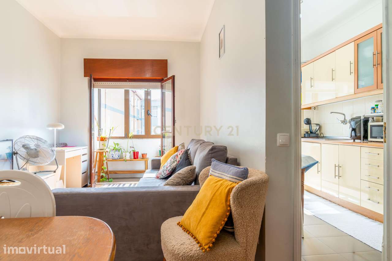 Apartamento T2 com varanda e muita luz natural no Bairro do Liceu | Av - Grande imagem: 5/31