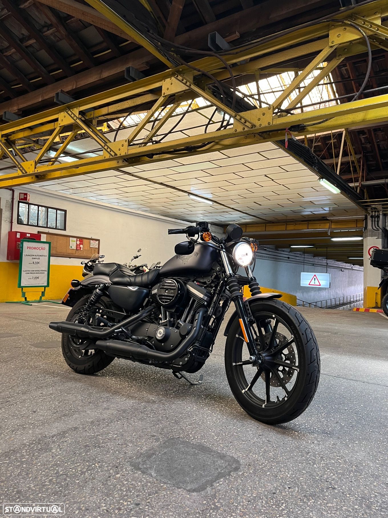 Harley-Davidson 883 - 1