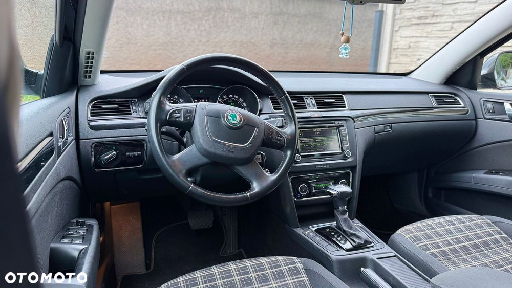 Skoda Superb 2.0 TDI DSG Exclusive - 20
