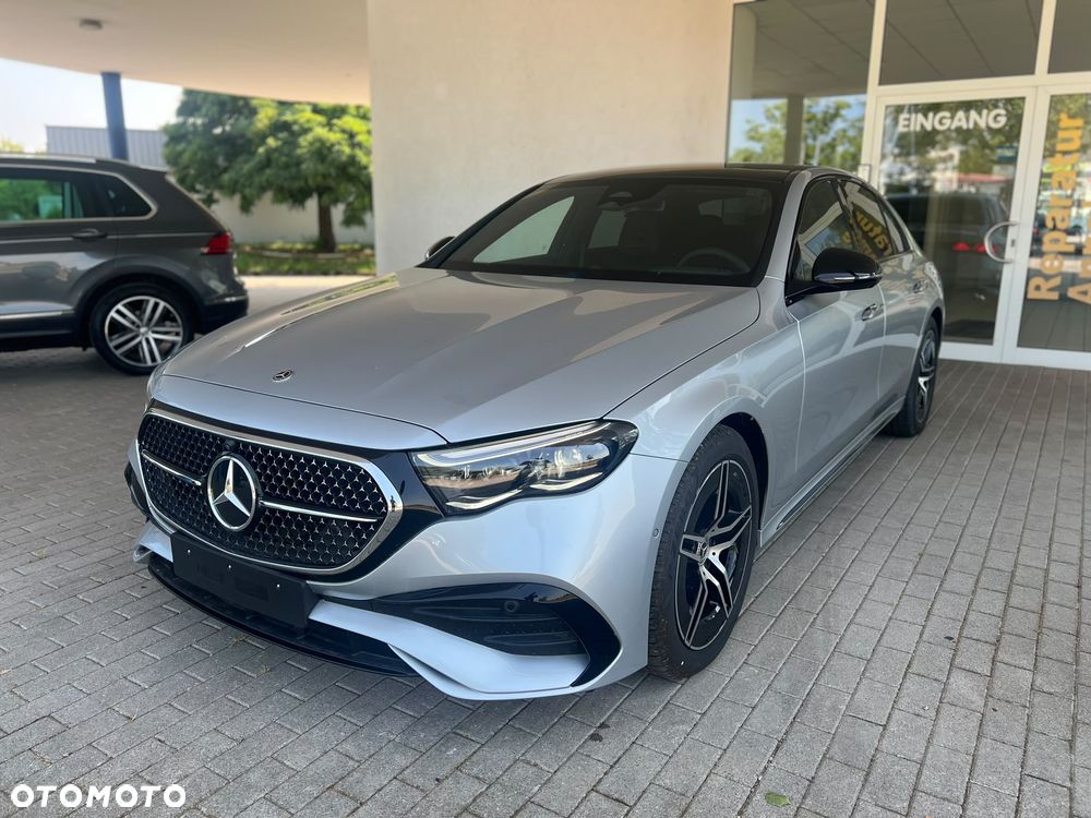 Mercedes-Benz Klasa E 200 mHEV 4-Matic Exclusive 9G-Tronic - 4
