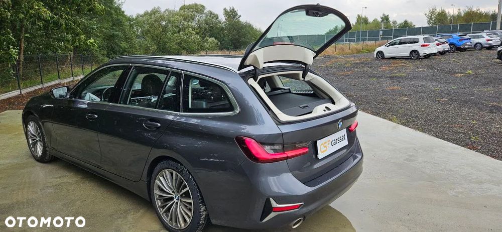 BMW Seria 3 320i Luxury Line - 15