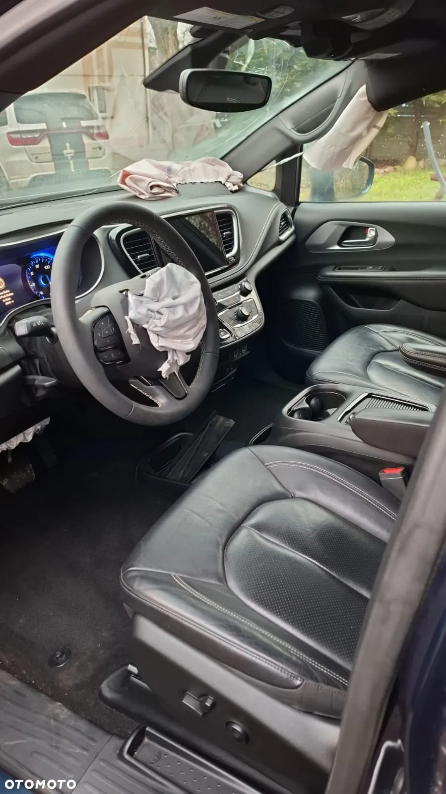Chrysler Pacifica - 17